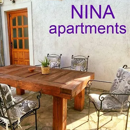 In Karin Gornji With Sea View, Balcony, Air Conditioning, Wi-fi アパート オブロヴァツ